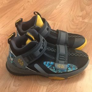 Nike Lebron Soldier Shoes size 2